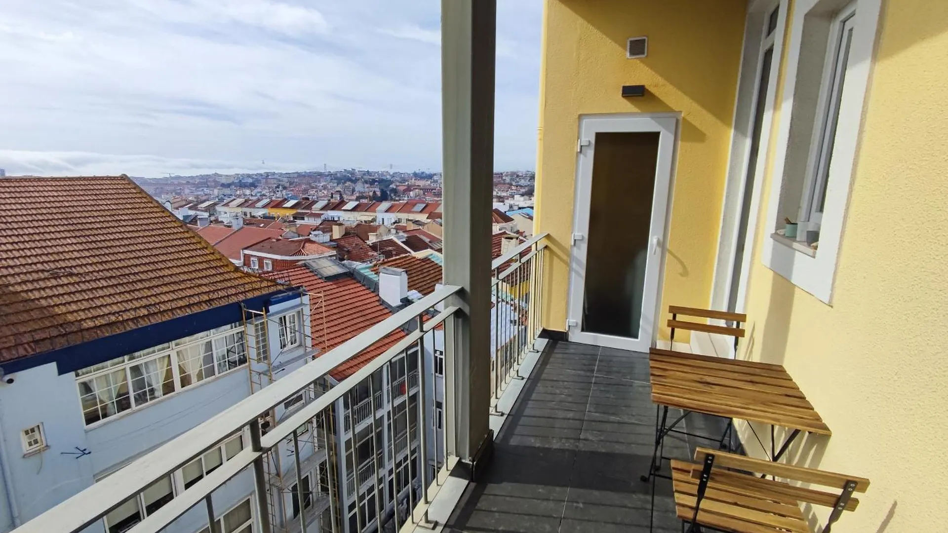 Apartment Lisbon T1 Balcony W River Views, R Cidade Cardiff, Lisbon Portugal